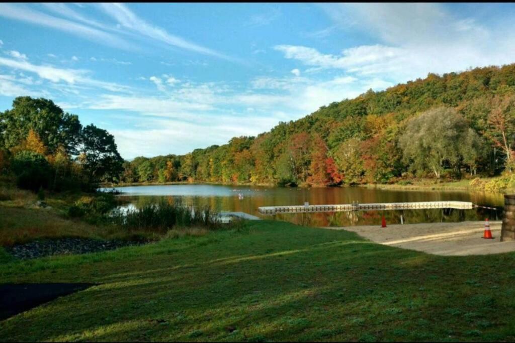 *Amenity-Filled Waterfront Oasis @Saw Creek Estates Near Waterfalls And Hiking* イースト・ストラウズバーグ エクステリア 写真