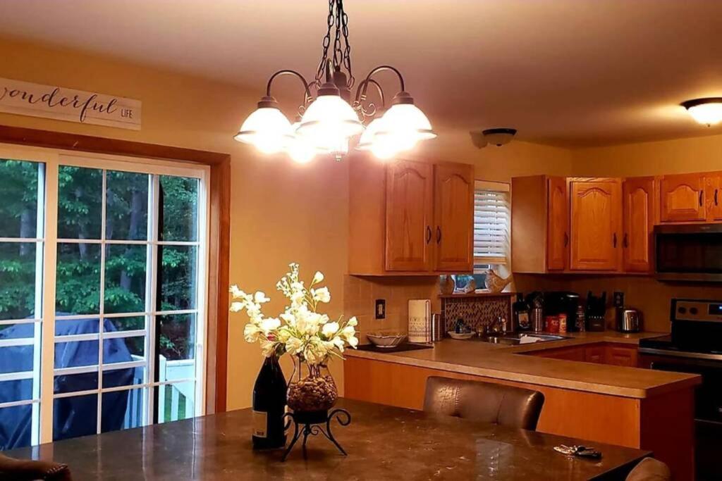 *Amenity-Filled Waterfront Oasis @Saw Creek Estates Near Waterfalls And Hiking* イースト・ストラウズバーグ エクステリア 写真