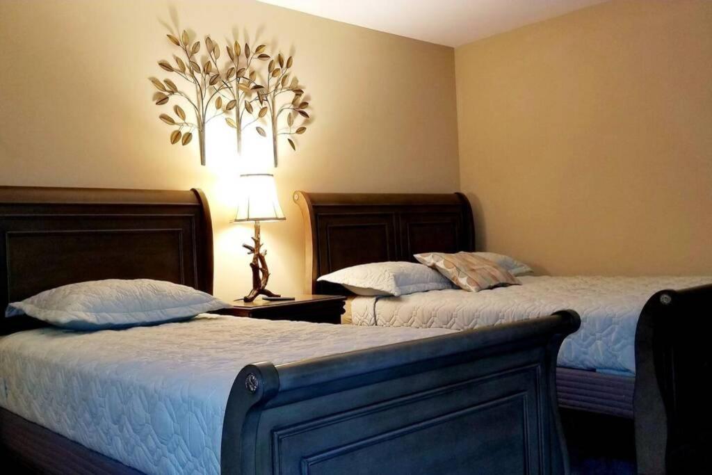 *Amenity-Filled Waterfront Oasis @Saw Creek Estates Near Waterfalls And Hiking* イースト・ストラウズバーグ エクステリア 写真
